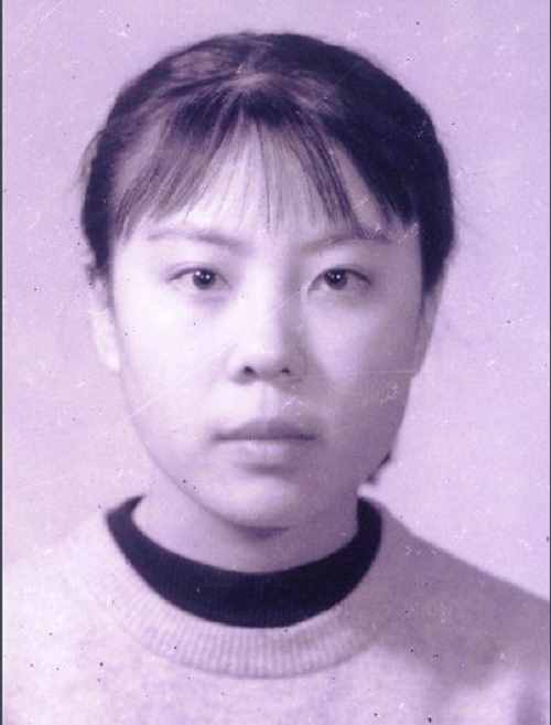 她是清华高材生，因得罪室友被毒残，如今46岁，仅有7岁的智商