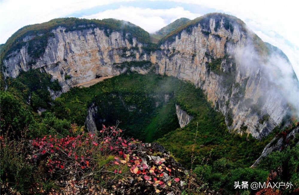 国内最壮观的10大天坑奇景，亿万年形成的瑰宝！