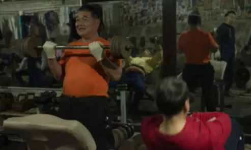 这可能是北京最破的一家健身房，却是不少健身人的“天堂”