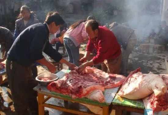 有一种乡愁和美味，叫云南人的杀猪饭，吃货们难以抗拒