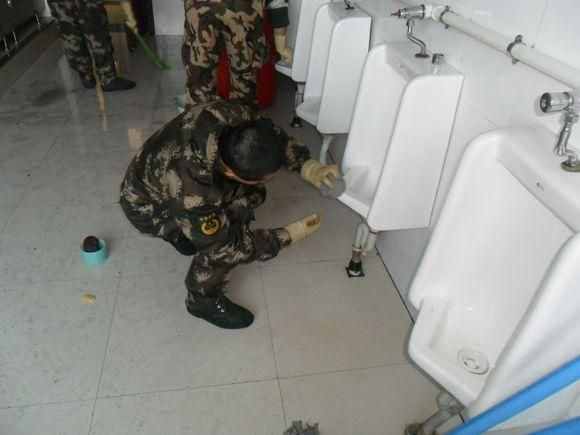 部队连个女厕所都没有，女性去探亲，想上厕所怎么办呢？
