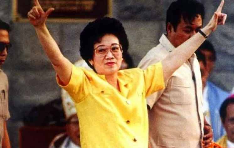 菲律宾前总统阿罗约，与克林顿是同班同学，自称是中国的儿媳妇