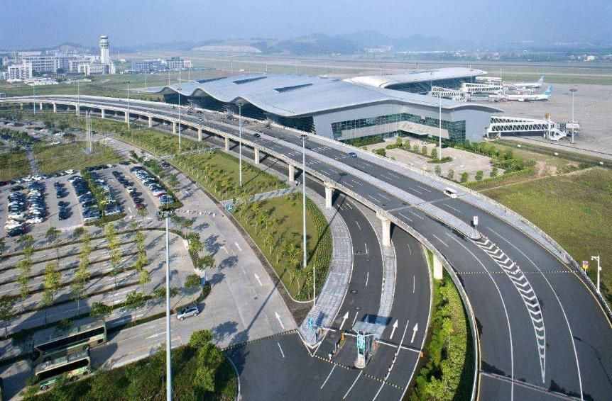 潮汕地区最大的机场，机场就建在这座城市，潮汕地区三个城市共用