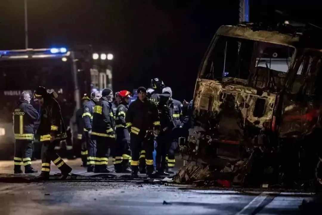 罗马北部一加油站爆炸致至少2死18伤 目击者：如同原子弹爆炸！