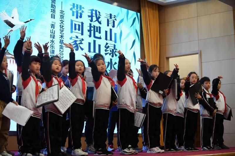 青山绿水乐课堂 | 歌唱家邓容指导，小学生唱响《十送红军》