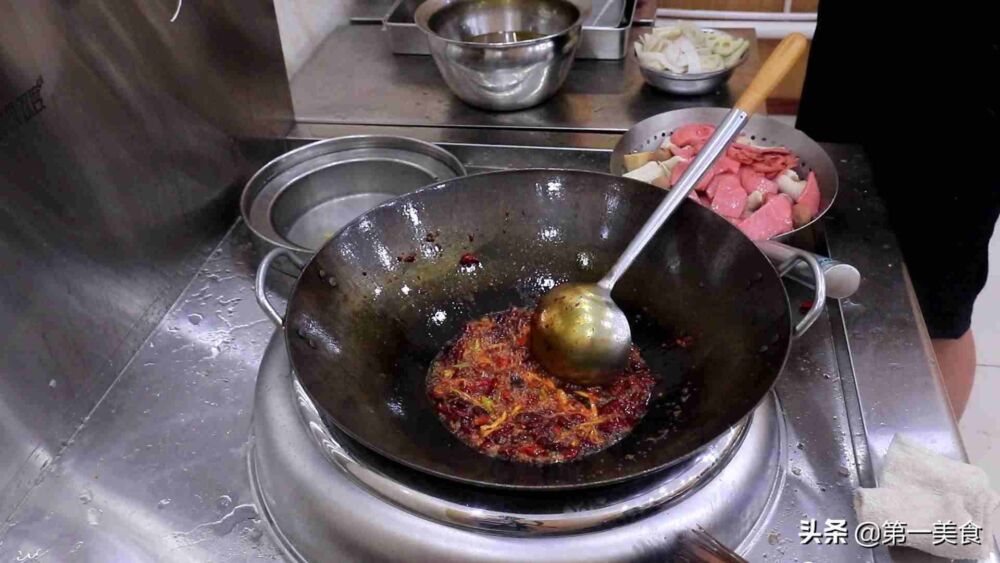 这才是麻辣香锅家常实用的做法，40元做一大锅，连吃10天都不腻