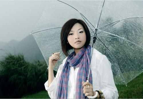 当年凭借一首《白狐》走红的歌手陈瑞，为何销声匿迹了？