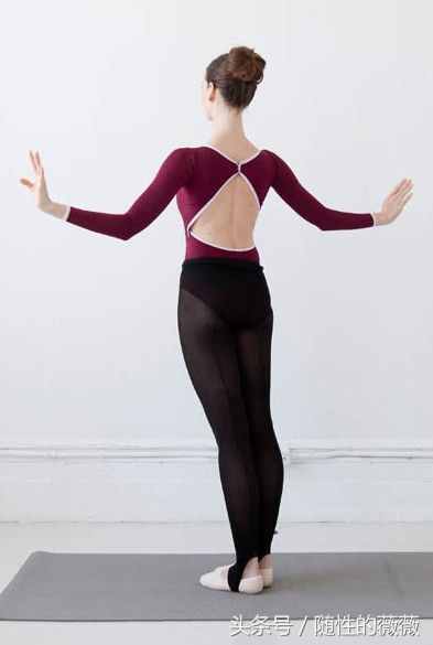 芭蕾形体很简单，婀娜曼妙的身材就是这样练出来的，练出气质高雅