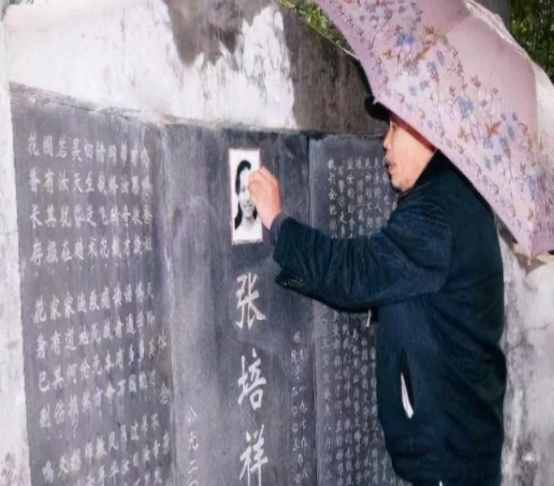 张培祥：24岁早逝，北大为她在八宝山举办葬礼，撒贝宁致悼词
