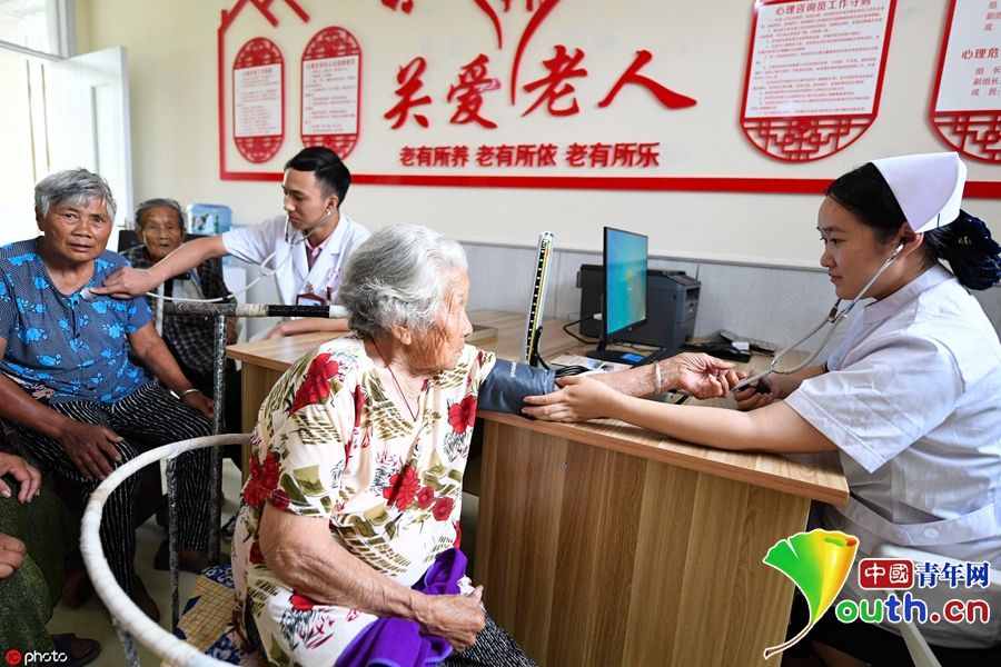 图话70年：中国人均寿命从35岁提至77岁