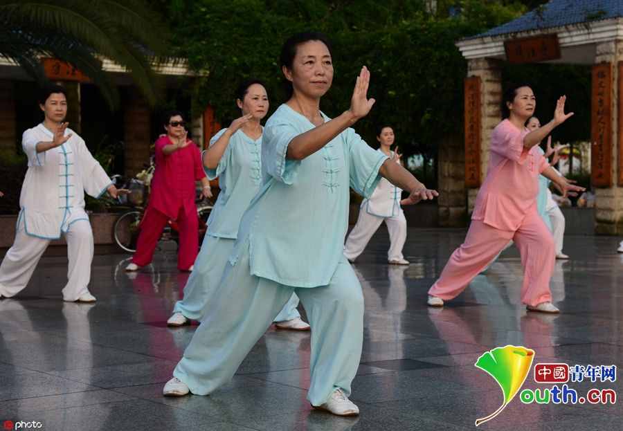 图话70年：中国人均寿命从35岁提至77岁
