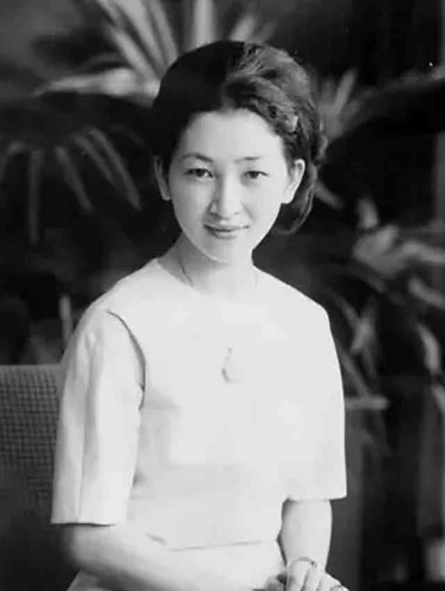 日本"最美皇后":带3000万嫁皇室,婆婆欺凌40年,称皇室想要她子宫