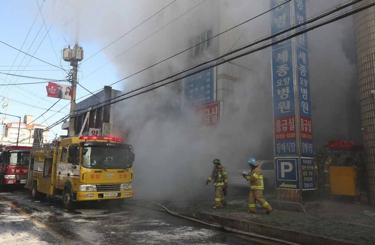 老挝想模仿三峡大坝，却贪便宜找韩国来建，溃坝后中国什么态度？