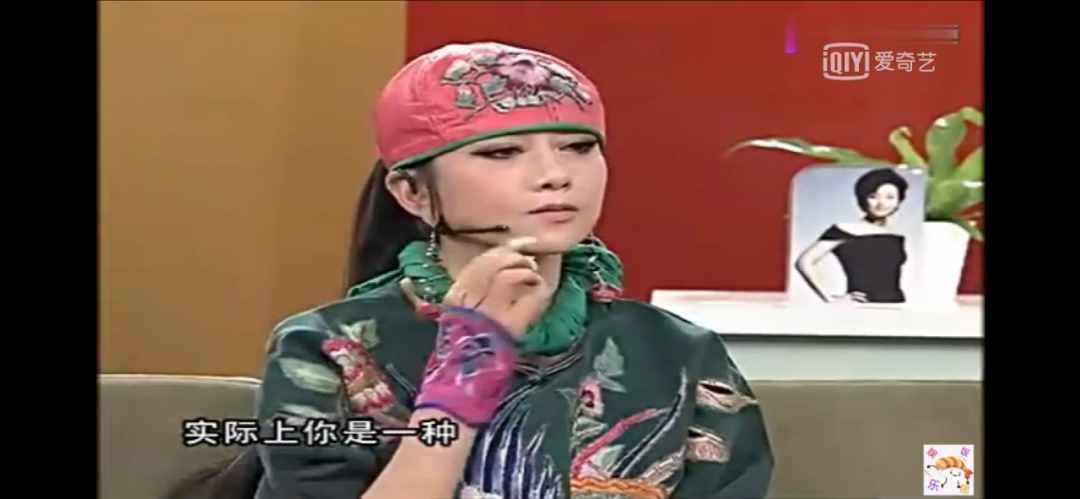 65岁杨丽萍昔日综艺曝光，30年前她就美得“封神”了