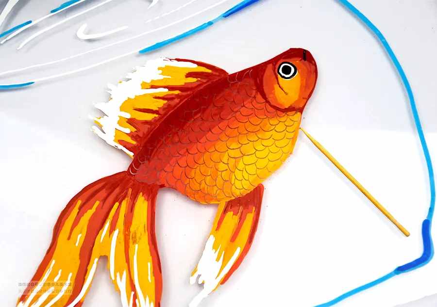 儿童画教程｜趣味综合创意美术课程《抓到一条小金鱼！》