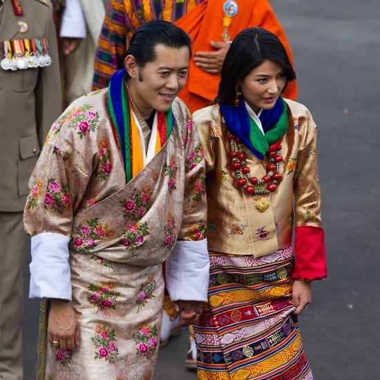 不丹90后美女王后全家福真温馨！裹粉衣嫩到掐出水，4岁王储霸气