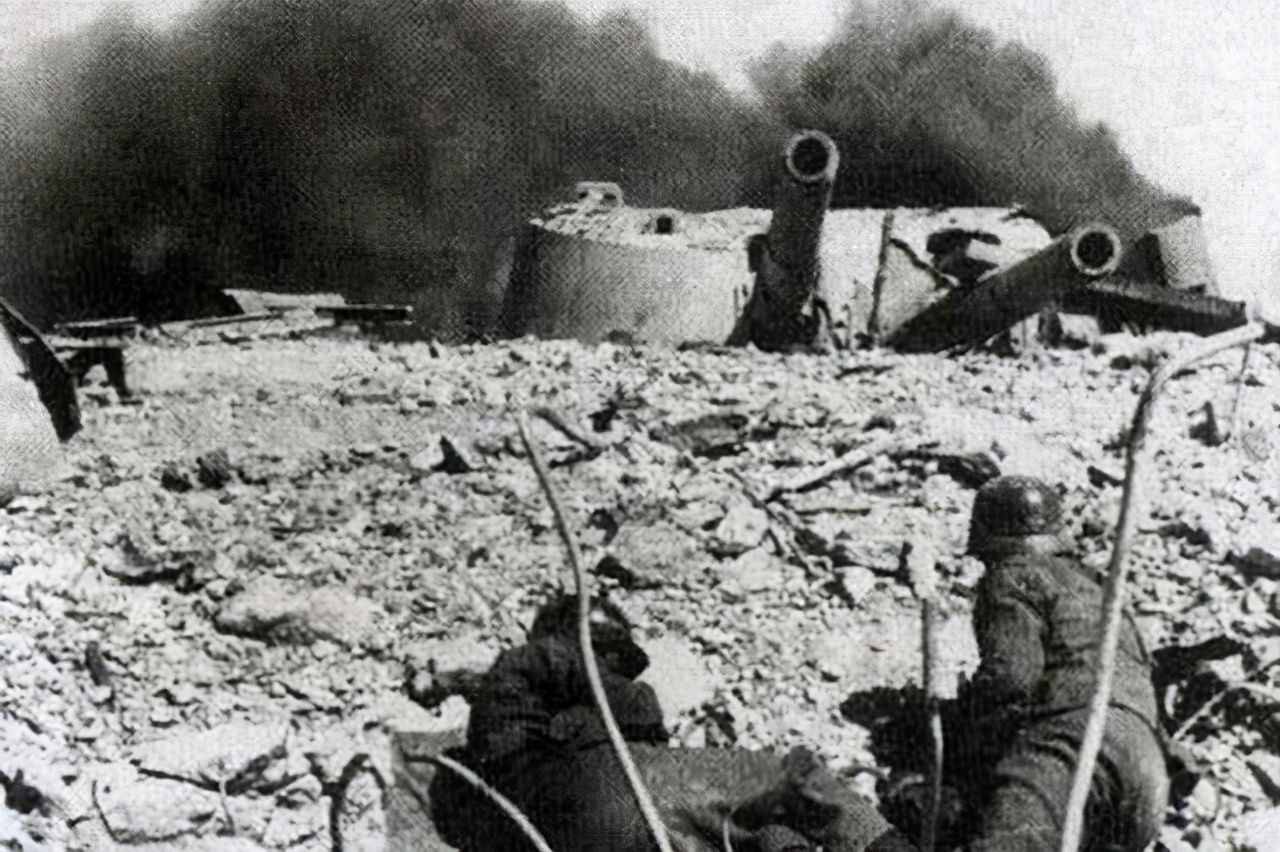 塞瓦斯托波尔战役：史无前例的炮击密度，苏军狙击女王被炸成重伤