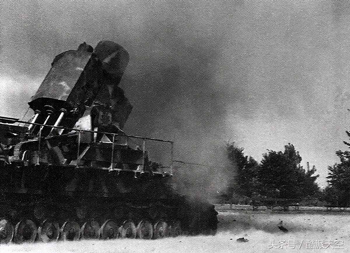 塞瓦斯托波尔战役：史无前例的炮击密度，苏军狙击女王被炸成重伤