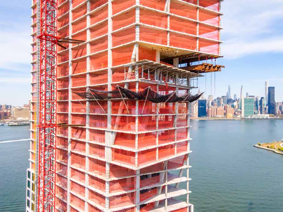 纽约地标性塔楼进入封顶阶段，形如“俄罗斯方块积木”