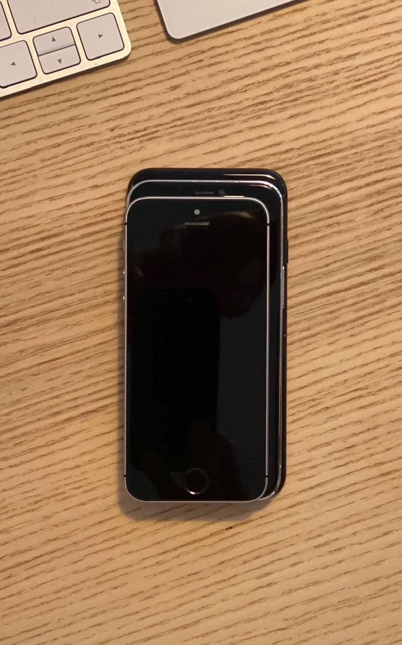 iPhone12全新 5.4 英寸版本到底有多小？实机对比来了