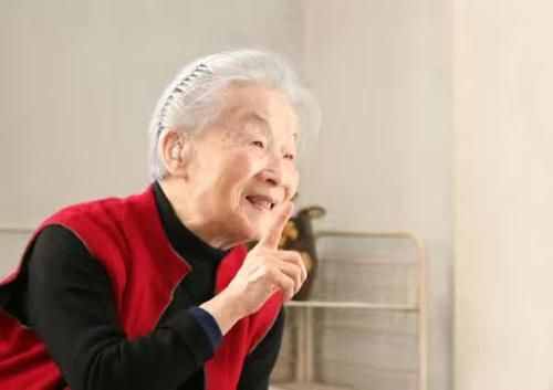 清华校庆，89岁银发团合唱《少年》：保赤子之心，永远是少年