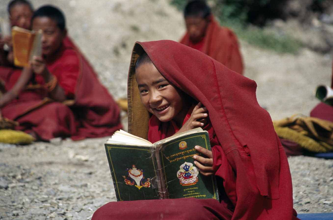 西藏：雪域高原上的人间圣地
