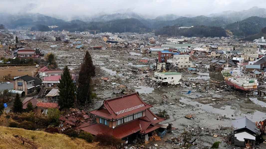 十年前日本9.1级大地震，引起20多米海啸，造成数万人死亡