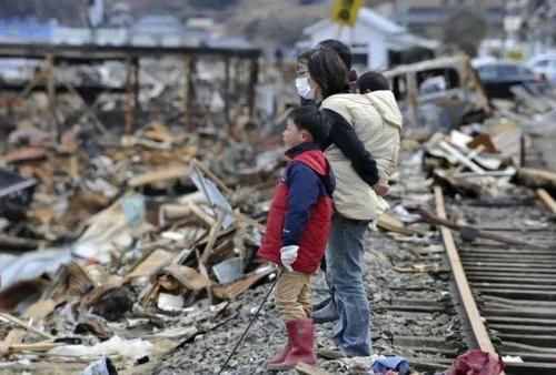 十年前日本9.1级大地震，引起20多米海啸，造成数万人死亡