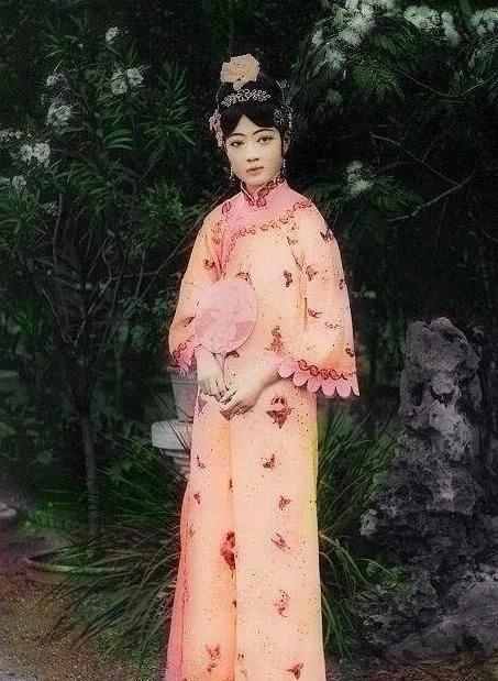 清朝末代皇后婉容有多美？一组彩色老照片告诉你，什么是倾国倾城