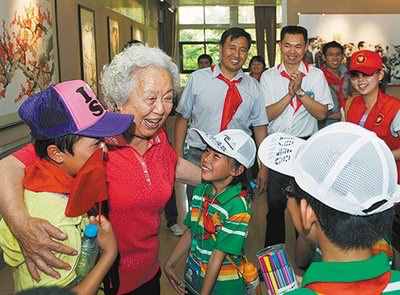 人民币姑娘金茂芳：地主家小姐，7年垦地25万亩，获评兵团劳模