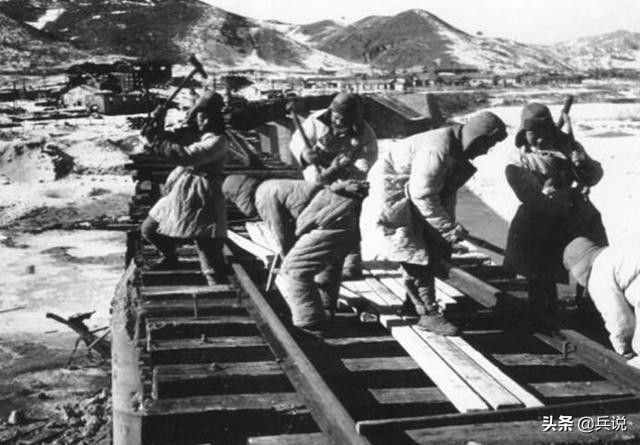 急修津浦铁路，工人发明“木牛流马”，军管会奖励：每人1斤猪肉