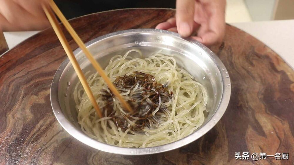 黄豆芽炒粉条原来这样做才好吃，记得多加这一步，清香软嫩不粘锅