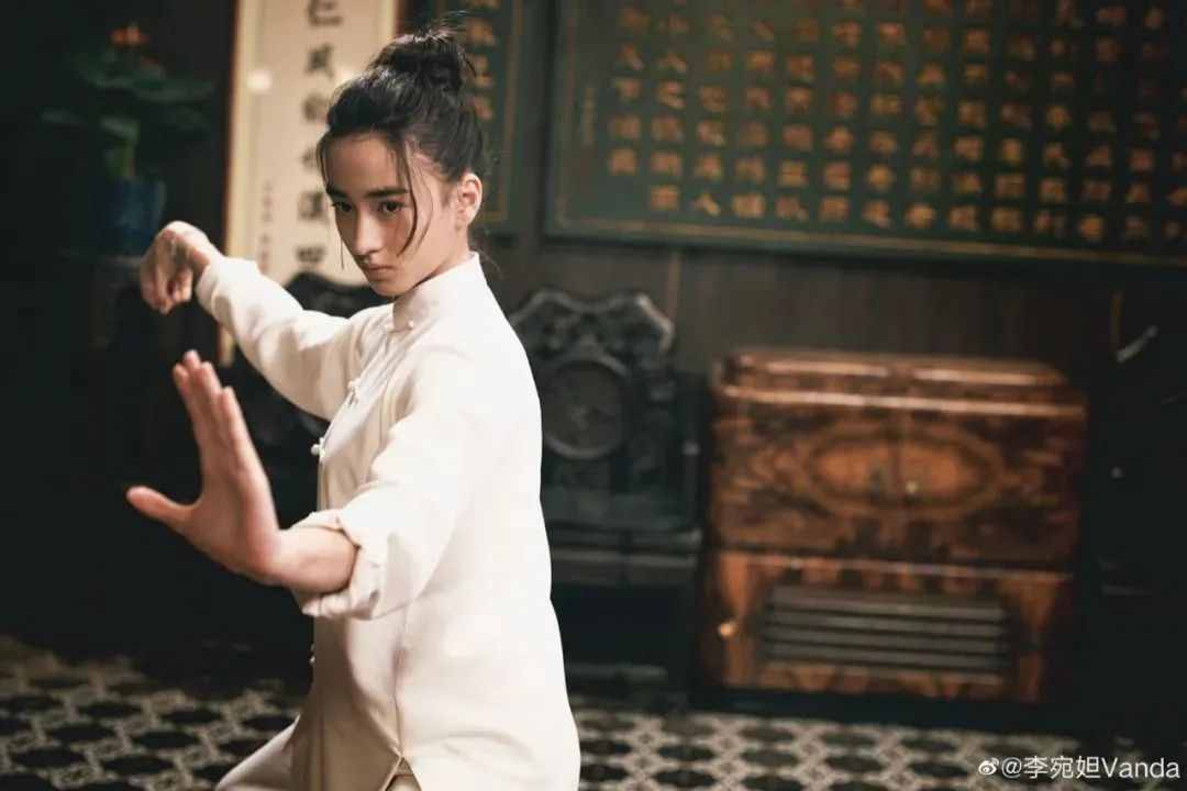 被称作“雨林精灵”的00后小花李宛妲，真的很宝藏