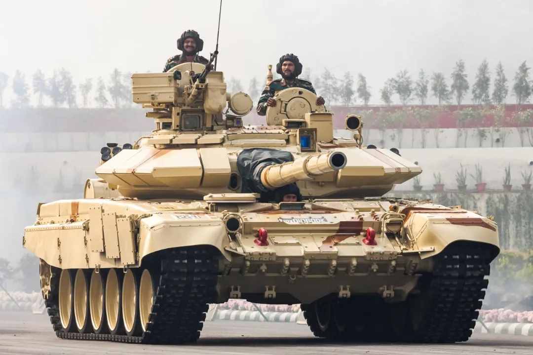 俄罗斯主战坦克T-90是怎样发展起来的？
