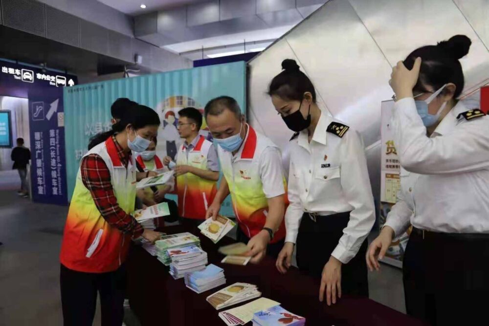 这个五一，广州东站志愿服务暖人心