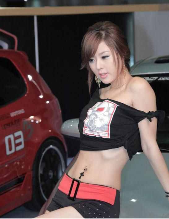 韩国美女车模黄美姬