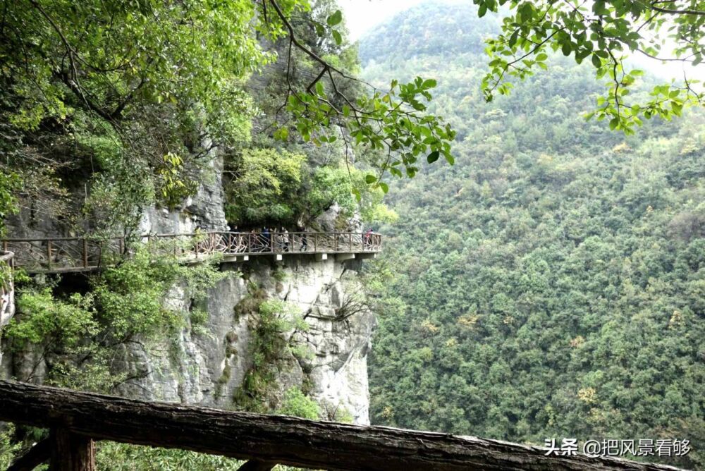 湖北这个峡谷风景秀美 爬起来很累 池莉来了后写了部小说