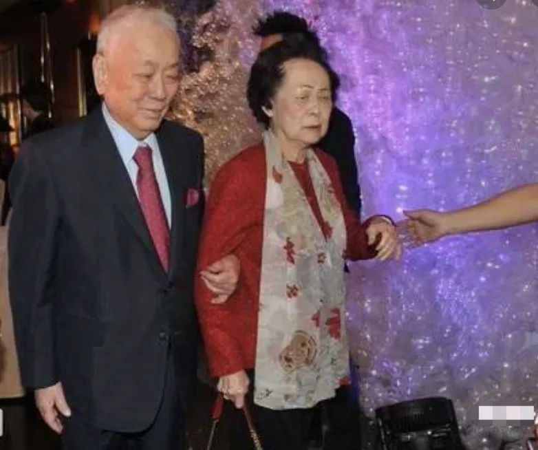 李嘉欣婆婆“许老太”病逝，享年103岁，婆媳二人被曝长期不和