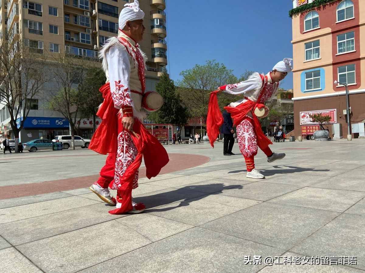 安塞：一切与腰鼓有关，大的有七层楼高，小的在一块砖上