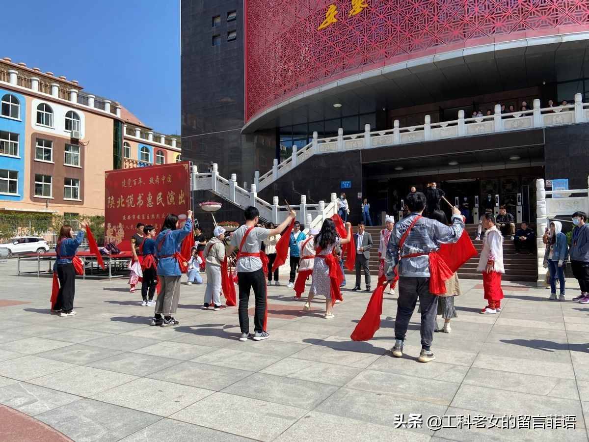 安塞：一切与腰鼓有关，大的有七层楼高，小的在一块砖上