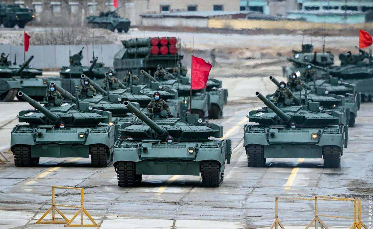 从胜利日阅兵看中俄两国常规军力，各有千秋，中国整体军力更强
