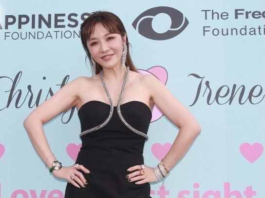 香港女星胡曦文入院割掉肌瘤，感恩能保留子宫，曾被名医误诊癌症