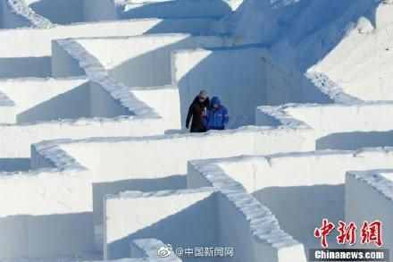 加拿大打造世界最大雪迷宫