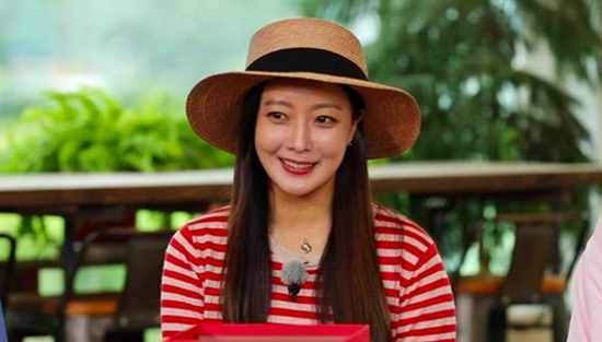 韩国第一美女金喜善回应整容传闻，称没动刀，43岁女神风采依旧