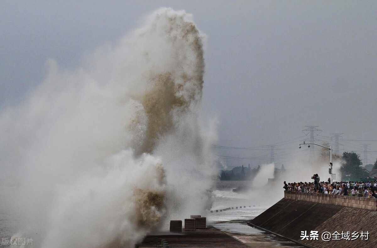 钱塘江大潮什么时间最壮观？每月都有十天左右的观潮时间