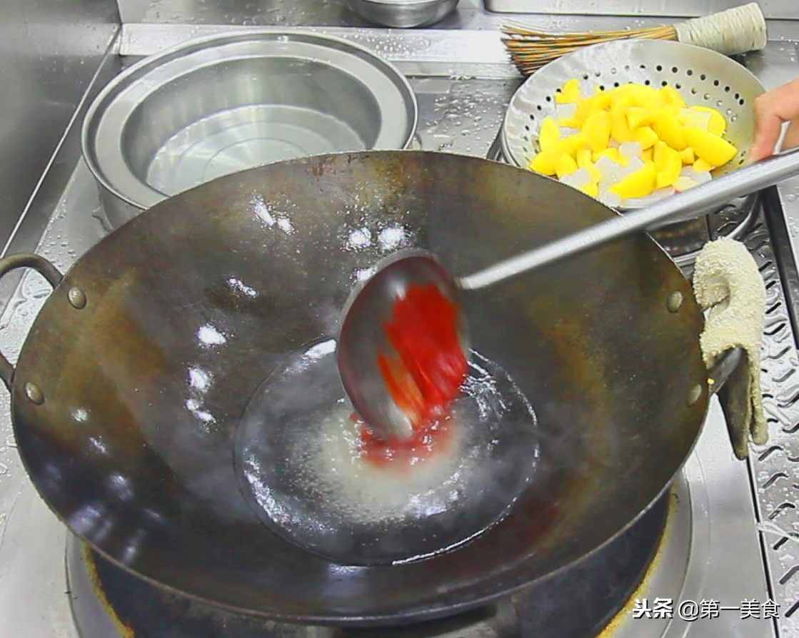 锅巴怎样做更好吃？厨师长分享酒店果味锅巴的做法，口感脆甜