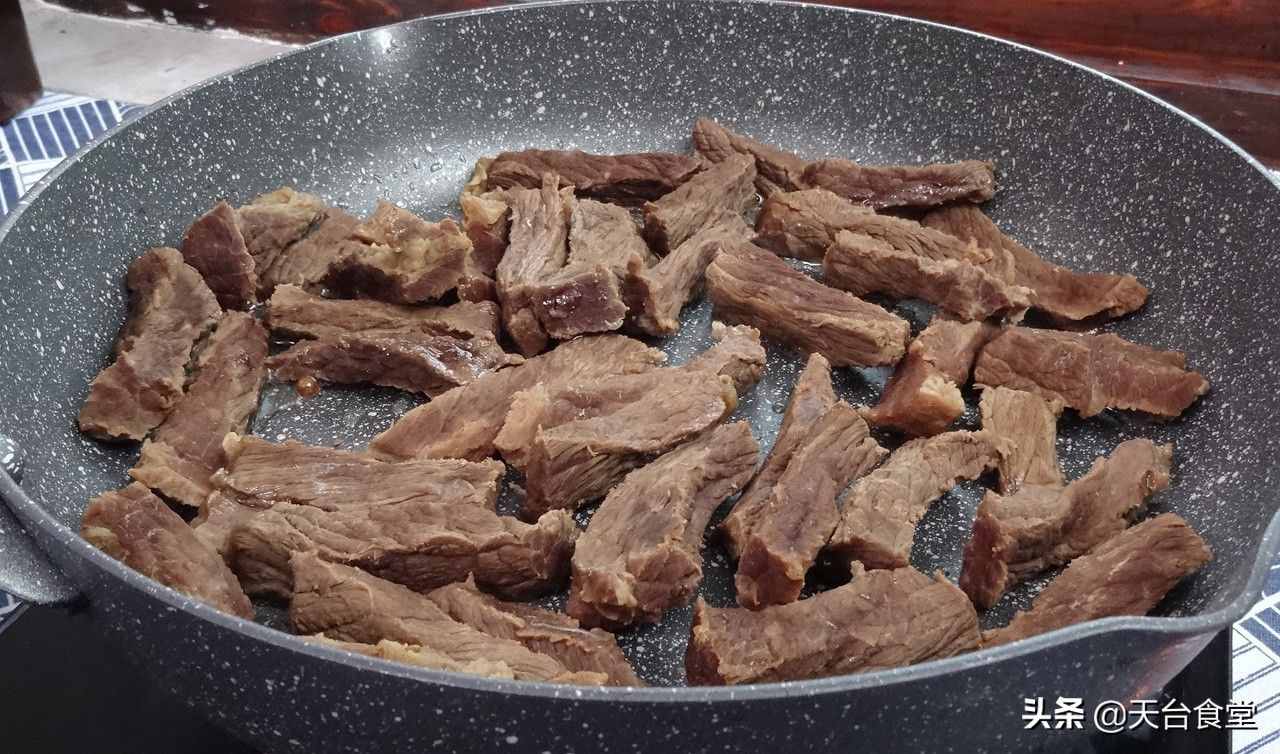 金牌小吃手撕牛肉的详细做法，学会在家能自己做了