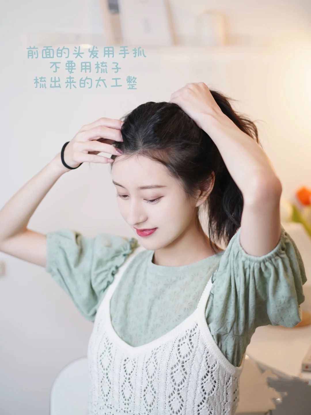 怎样盘头发既简单又好看蓬松，学着这样做，优雅大方女人味十足