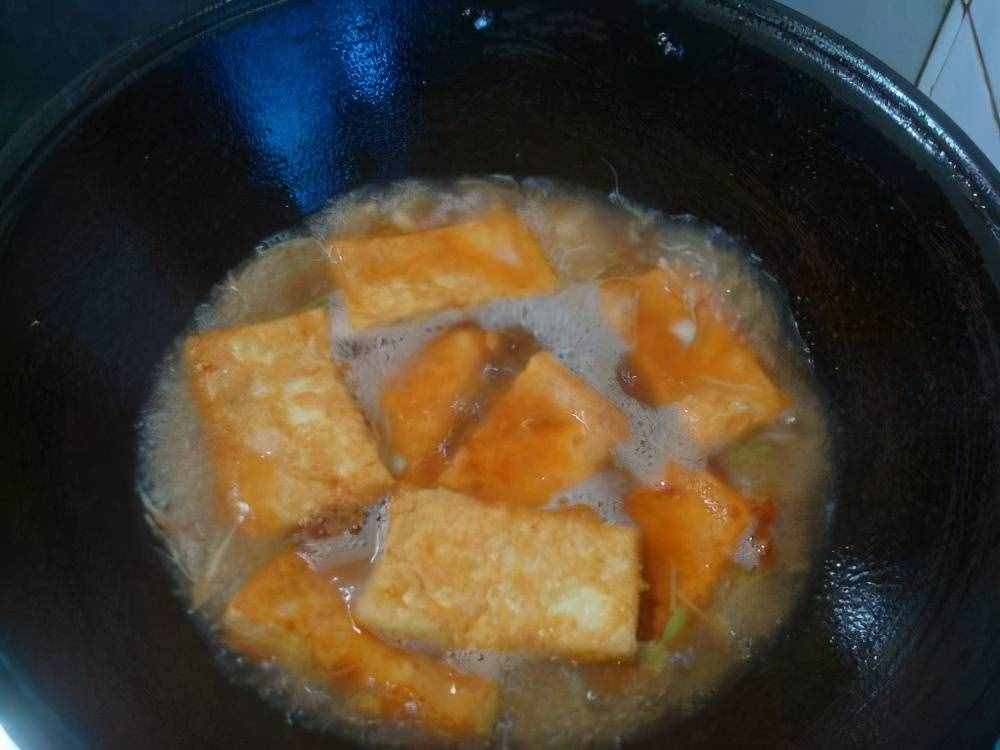 山东特色名菜之一“锅塌豆腐”，外香而柔韧，里嫩而入味