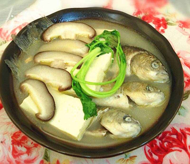鱼汤的10种做法，鲜美可口有营养，秋冬季节热乎乎喝一碗，全身暖
